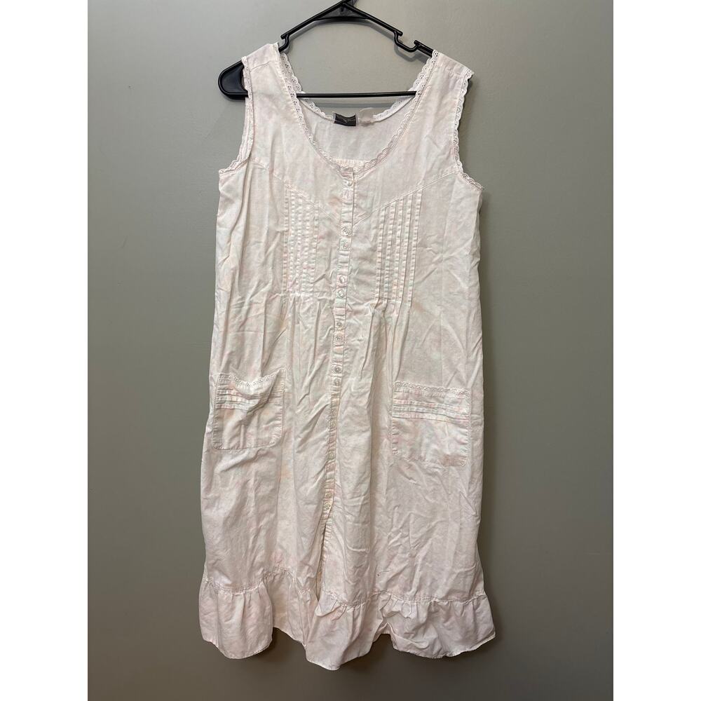 Vintage Kathryn cotton Prairie/Grandmacore Nightgown w/ pastel flowers med/large